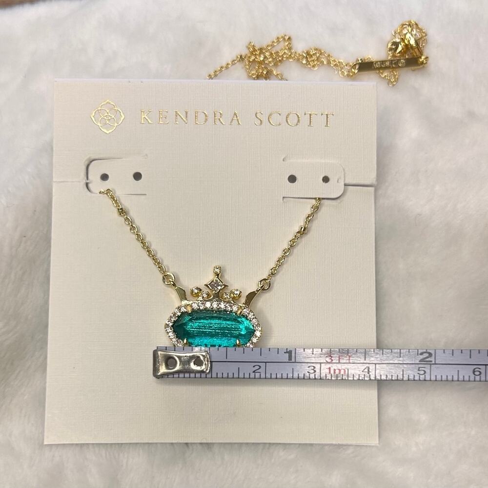 Kendra Scott Elisa Princess Gold Short Pendant Necklace - Picture 5 of 7